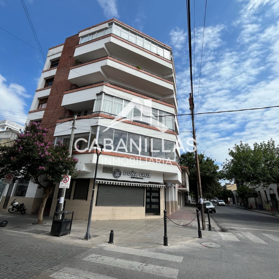 Departamento de 3 dormitorios con cochera y balcon en el Barrio Centro de la ciudad de Salta